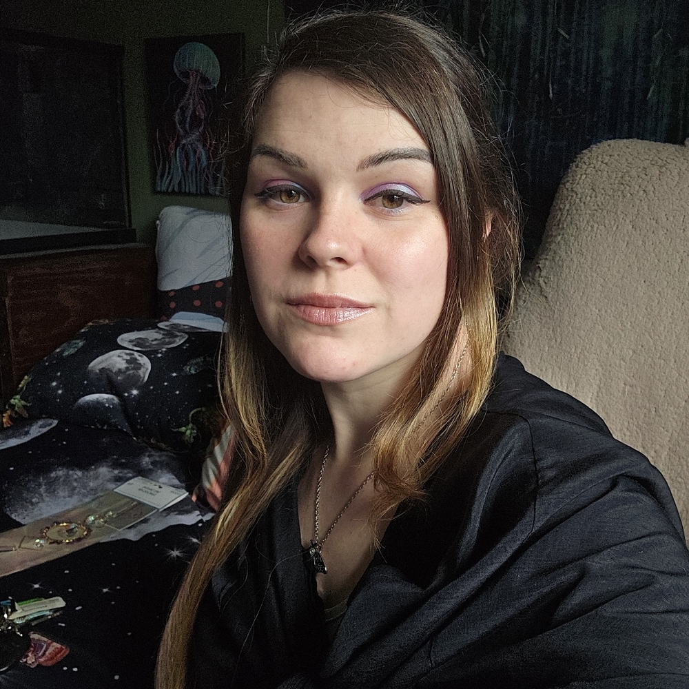 Meet your Posher, Elise